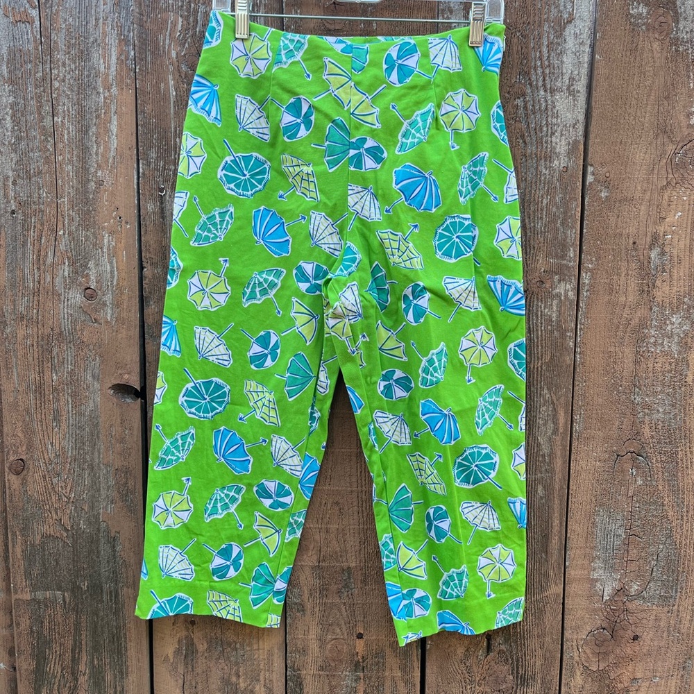 Briggs New York Green Capris with Blue and White Umbrella Print
